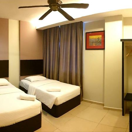 ג'והור בהרו Golden Court Hotel - Tun Abdul Razak מראה חיצוני תמונה