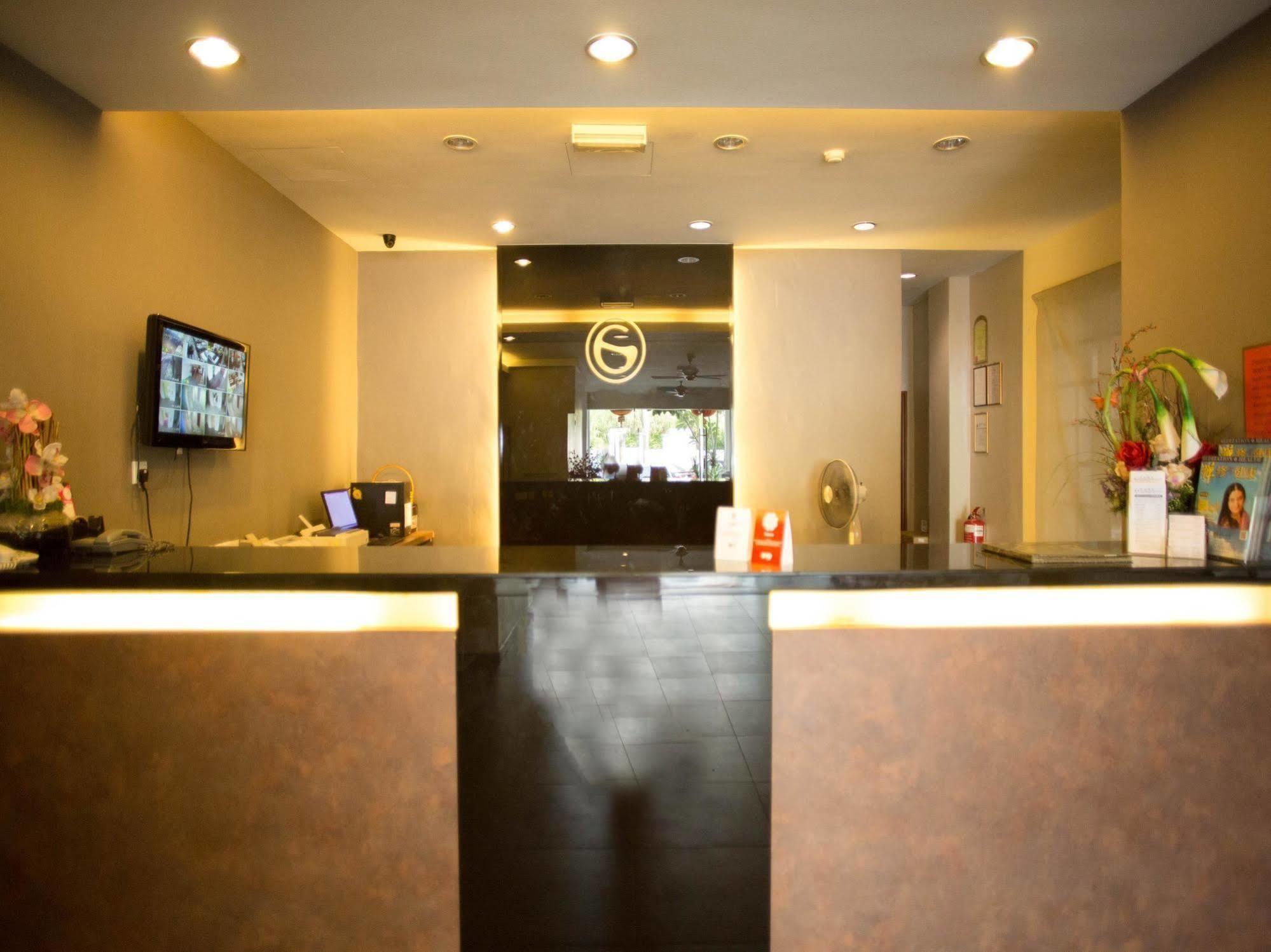 ג'והור בהרו Golden Court Hotel - Tun Abdul Razak מראה חיצוני תמונה