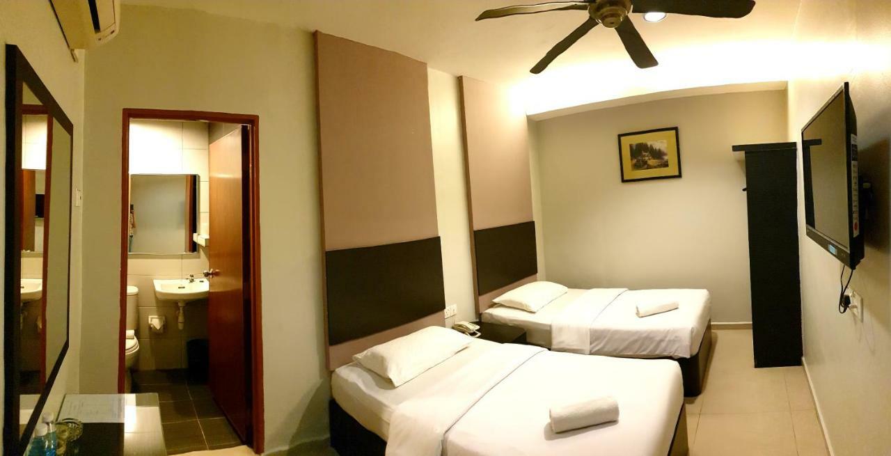 ג'והור בהרו Golden Court Hotel - Tun Abdul Razak מראה חיצוני תמונה