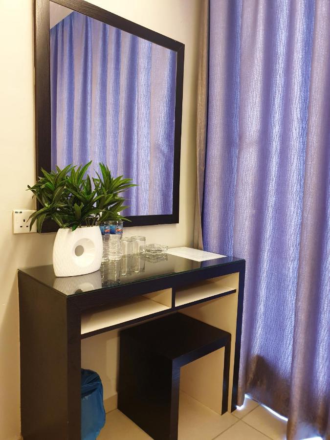 ג'והור בהרו Golden Court Hotel - Tun Abdul Razak מראה חיצוני תמונה